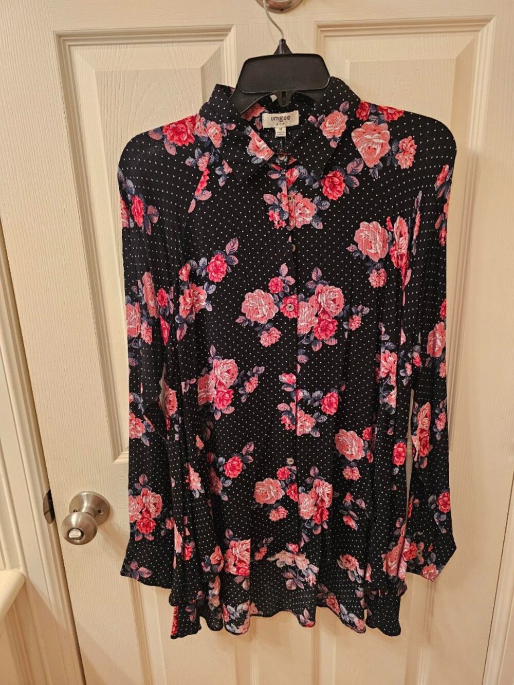 NWOT Umgee Medium Black Floral Blouse